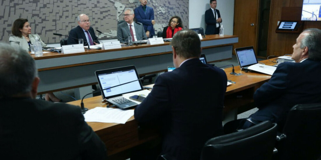 País quer preservar canais de diálogo e mediar conflitos, diz ministro