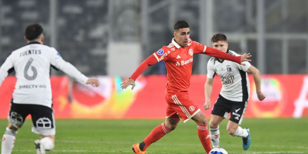 Internacional perde para Colo-Colo e se complica na Sul-Americana