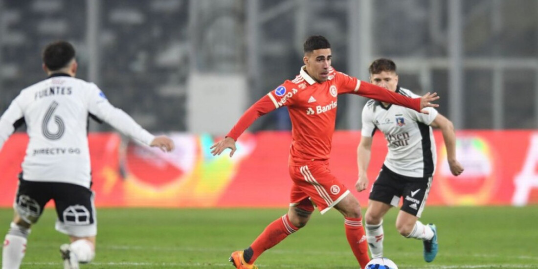 Internacional perde para Colo-Colo e se complica na Sul-Americana