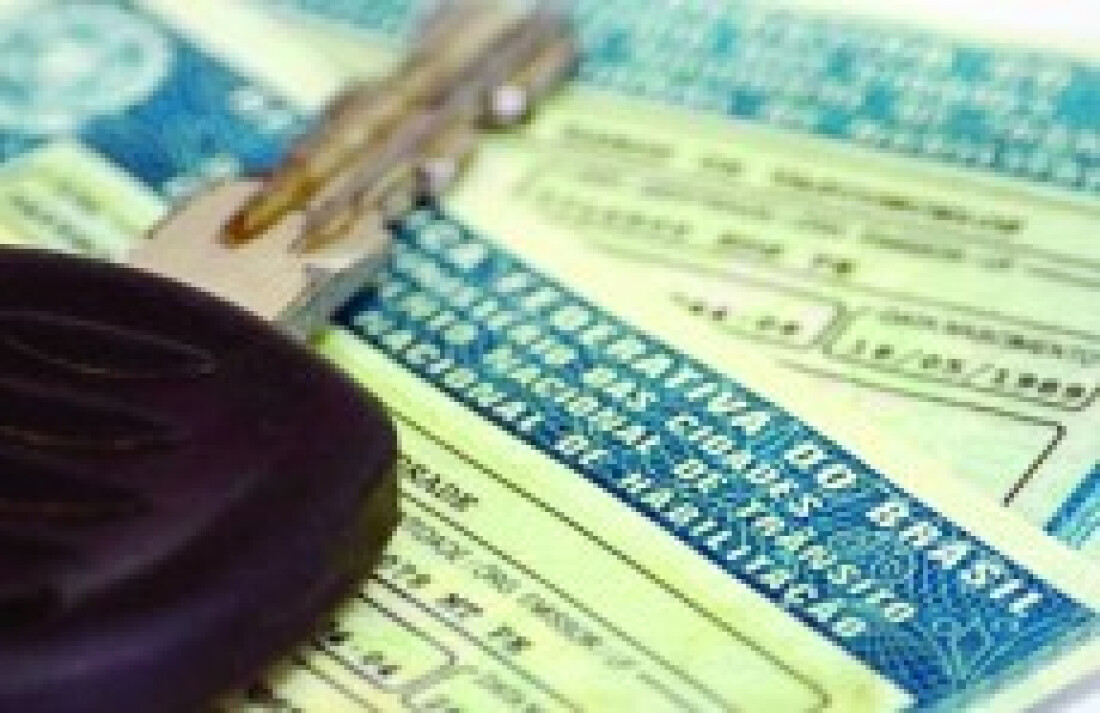 Futuros motoristas precisam estar atentos aos contratos