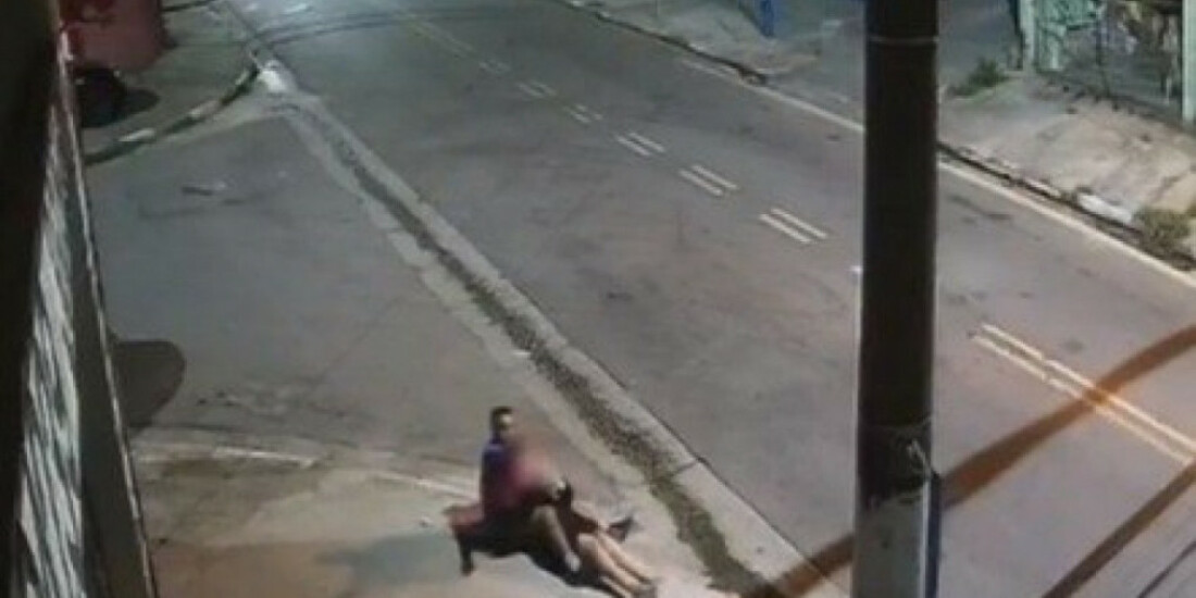 Bíblia salva mulher de facadas em São Paulo