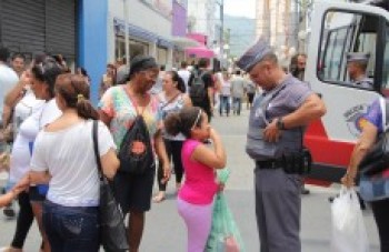 PMs podem vestir camiseta no verão