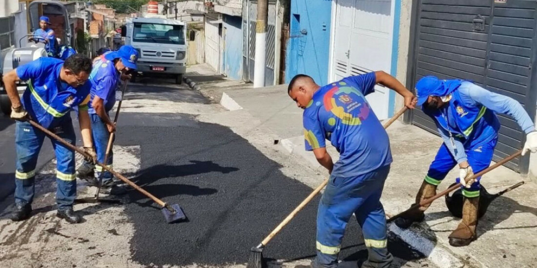 Itaquá reforça ações de tapa-buraco, limpeza e zeladoria