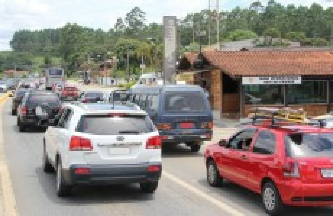 Mogi-Bertioga: 30 km de congestionamento