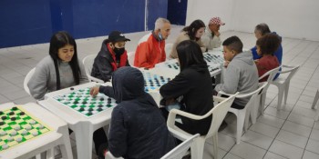 Secretaria de Esportes e Lazer oferece treinos de xadrez e damas