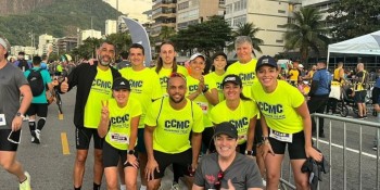 Equipe de corrida compete na Maratona do Rio de Janeiro