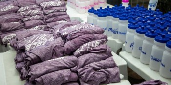 Campanha troca camisetas por leite em pó e café