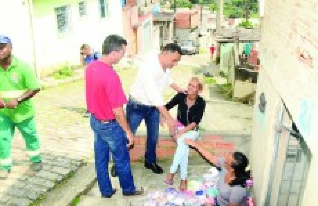 Prefeito vistoria bairros atingidos pelas chuvas