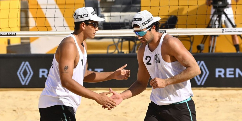 Renato e Vitor Felipe conquistam a prata no Mundial de Vôlei de Praia