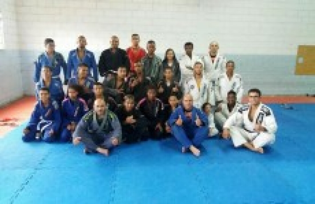Projeto em Ferraz oferece aulas de jiu-jitsu gratuitas