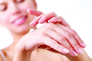 Dermatologista alerta para cuidados com pele