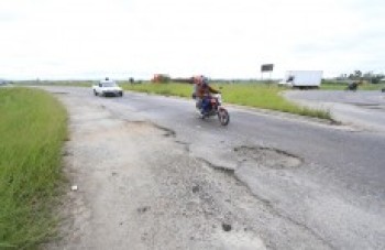 Estrada Mário Covas sofre sem reparos