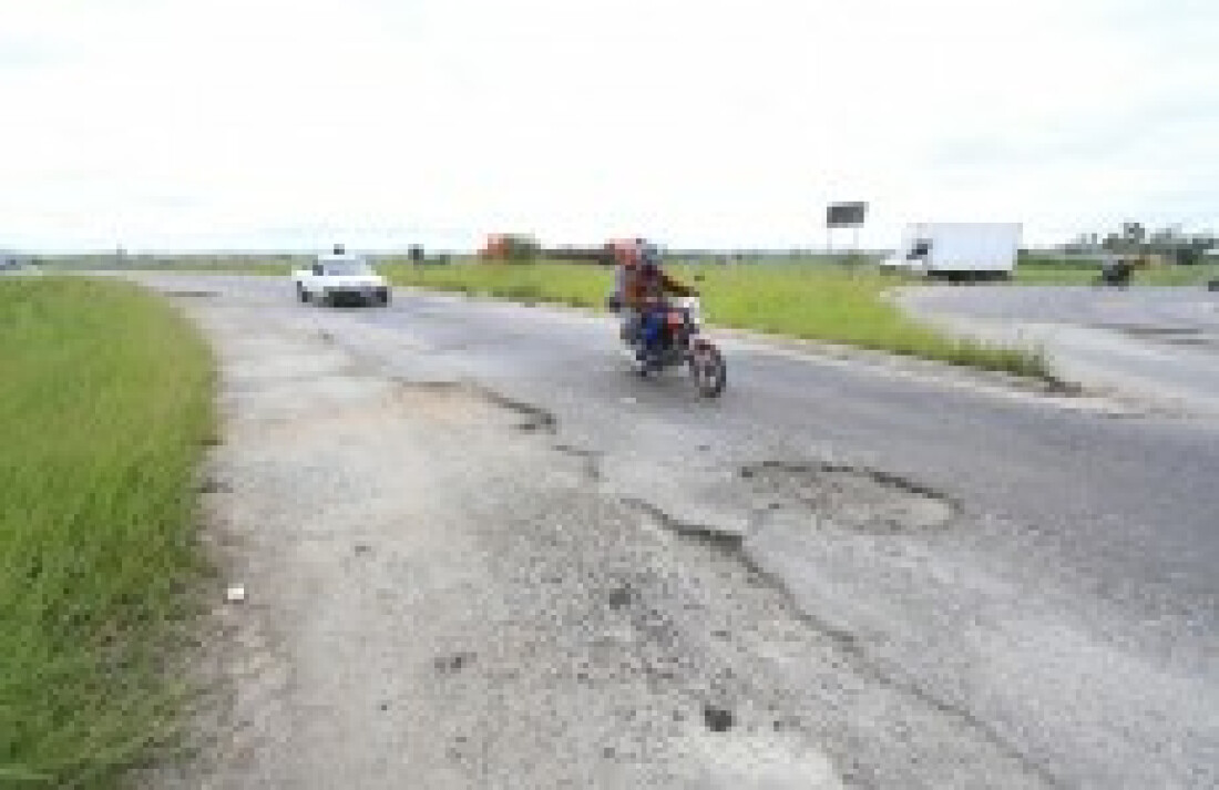 Estrada Mário Covas sofre sem reparos