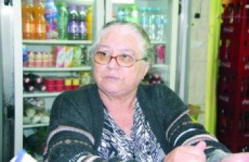 Buracos se espalham pela avenida Kaoru Hiramatsu