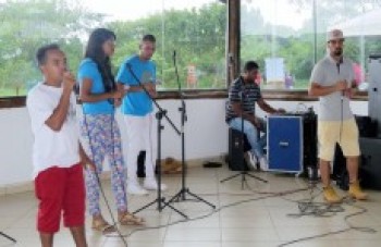 Além das Ruas lança primeiro CD
