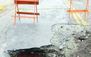 Cratera causa transtornos na Vila Industrial