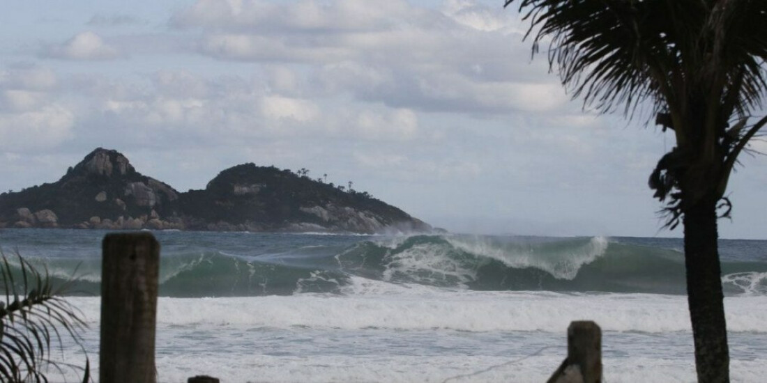 Rio tem previsão de chuva neste fim de semana e mar de ressaca
