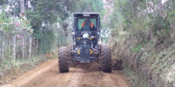 Prefeitura inicia ações em estradas de Pindorama