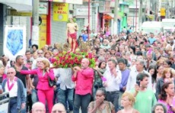 Católicos celebram Dia de São Sebastião na cidade de Suzano