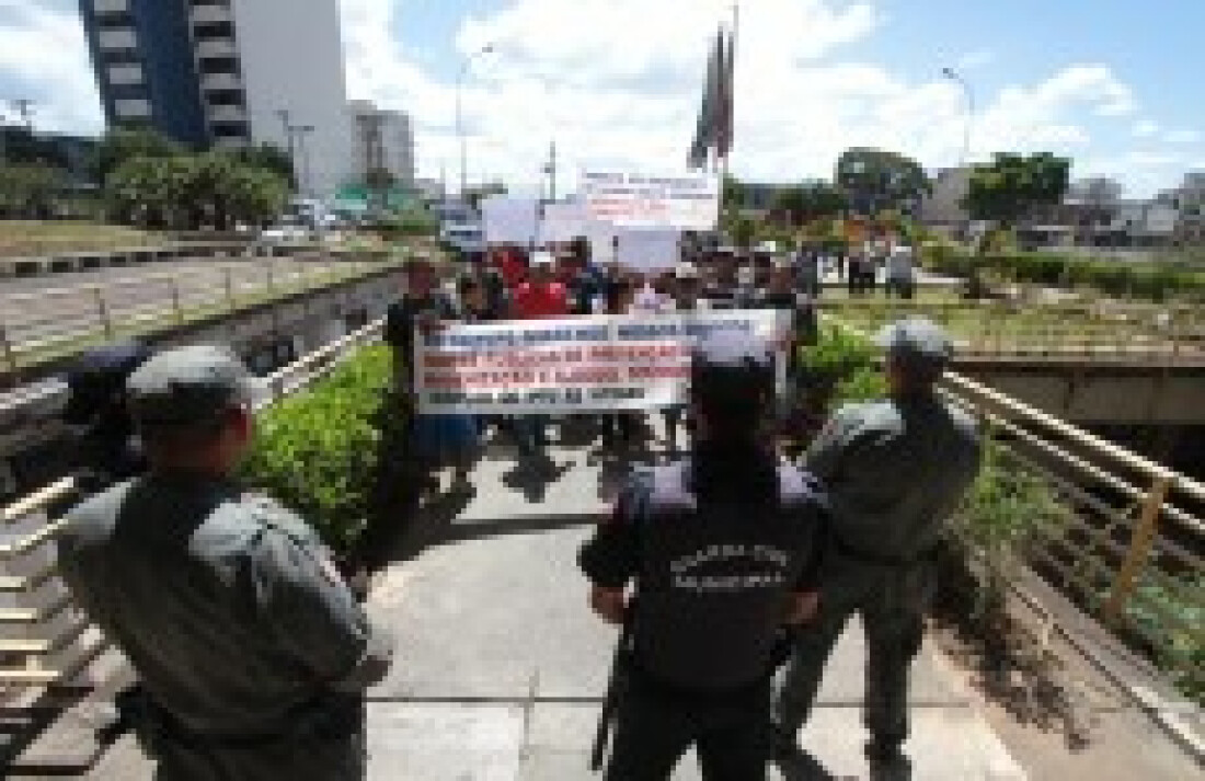 Protesto cobra da prefeitura ajuda às vítimas das chuvas