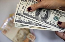 Dólar fecha com a maior alta desde o início do Real