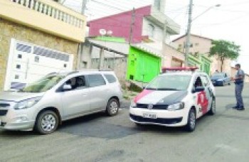 PM prende dupla com carro roubado do MP