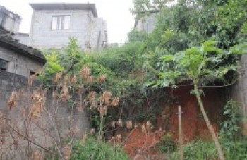 Construções irregulares põem em risco casas do Jd. Adriane