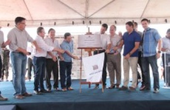 Bertaiolli inaugura Praça da Liberdade em Jundiapeba