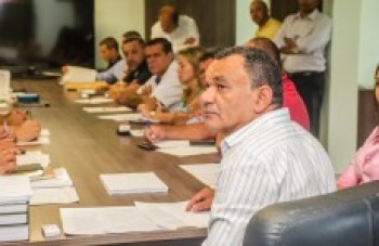 Prefeito reúne secretariado e cobra empenho de todos