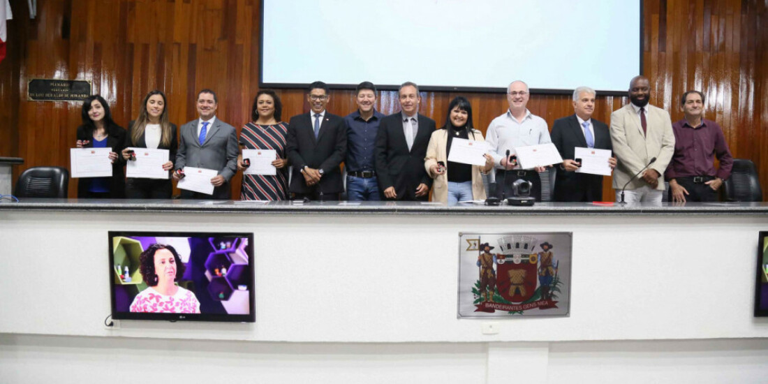 Câmara de Mogi entrega Medalha do Mérito