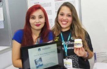 Estudantes desenvolvem tinta com casca de ovos