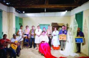 Teatro da Neura se apresenta em Mogi