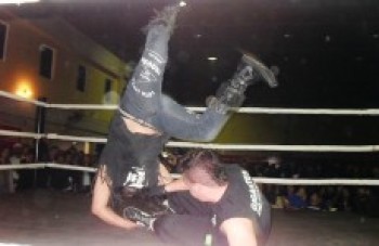 Fundo Social promove show de luta livre hoje para arrecadar alimentos