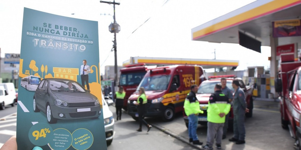 Trânsito e Bombeiros orientam motoristas
