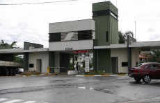 Bando armado invade condomínio e faz reféns