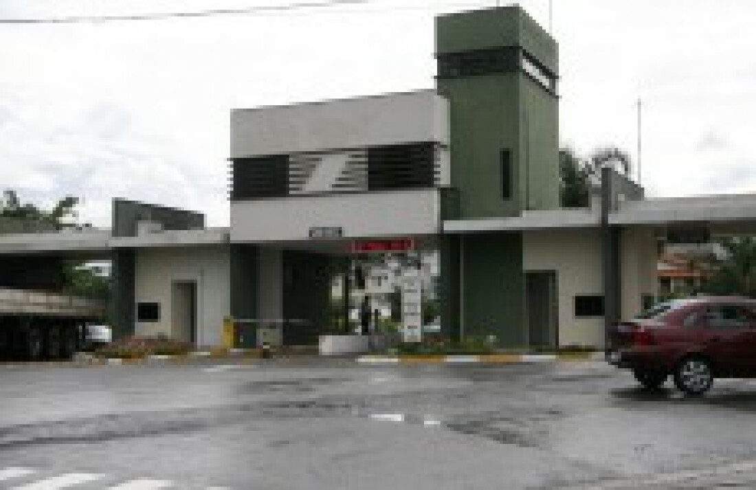 Bando armado invade condomínio e faz reféns