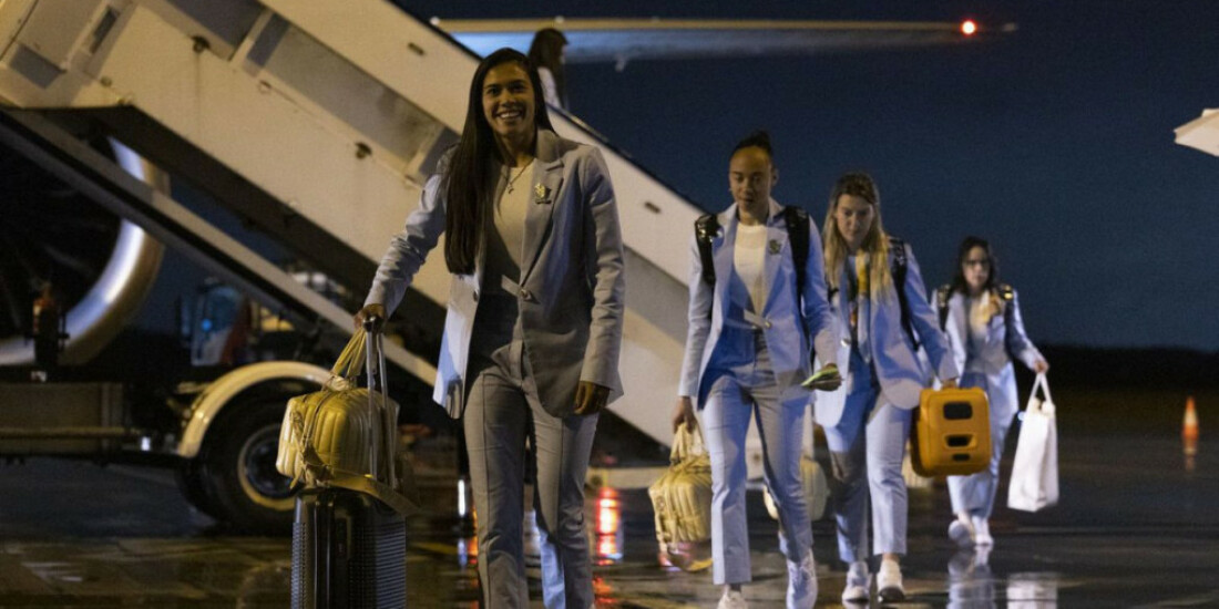 Seleção brasileira desembarca na Austrália para Copa do Mundo Feminina