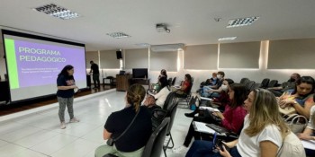 Secretaria recebe 30 professores e dois diretores