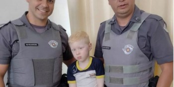 Policiais militares salvam criança engasgada