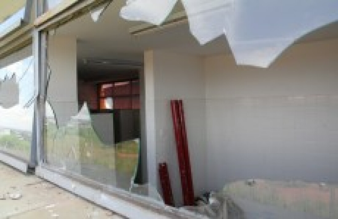 Vândalos depredam Praça da Juventude