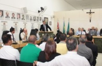 Izidro presta contas e promete colocar a 'casa em ordem'