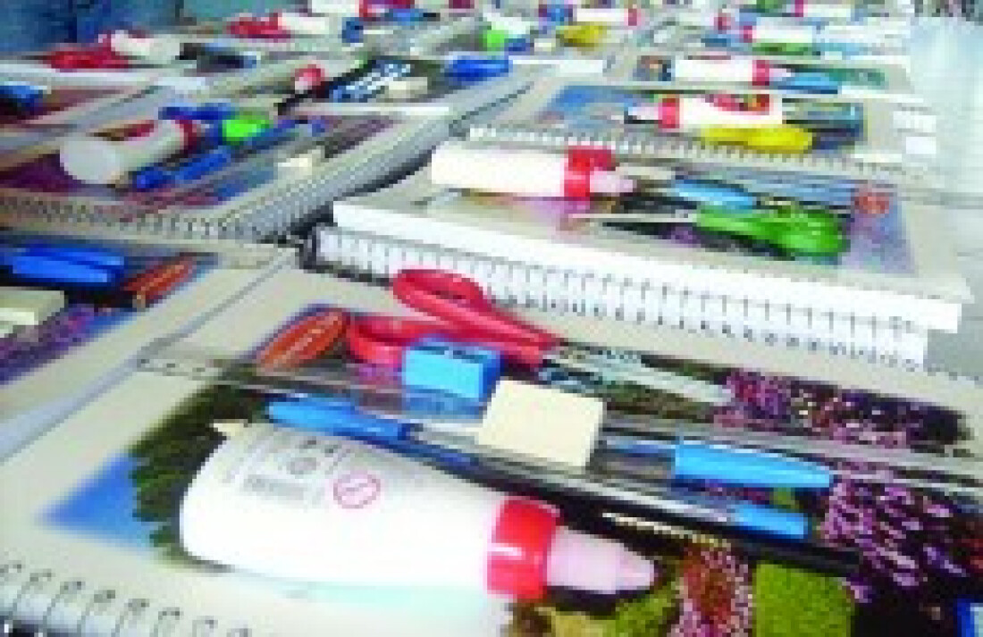 Prefeituras vão distribuir quase 100 mil kits de material escolar