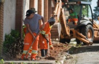 Prefeitura executa adequações em calçadas