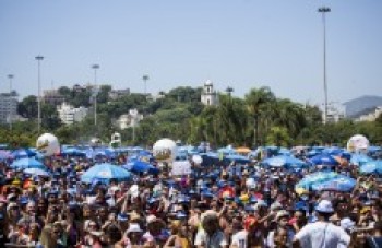 Prefeitura multa 492 foliões por fazer xixi na rua