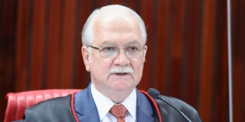 Brasil deve mostrar que rejeita "aventuras autoritárias", diz ministro