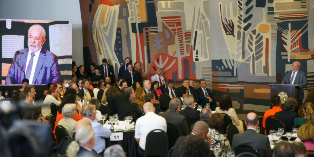 Lula assina decreto que recria o Conselhão