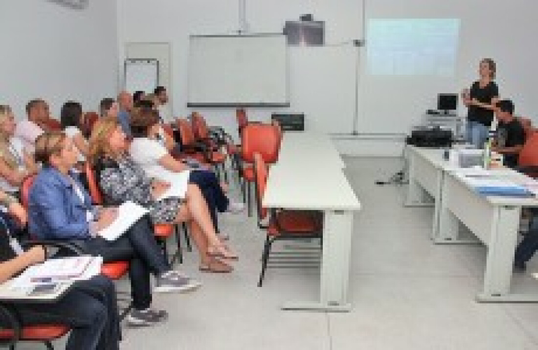 Coordenadores de mutirão passam por treinamento