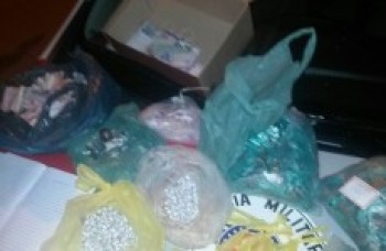 Polícia localiza drogas escondidas em buraco