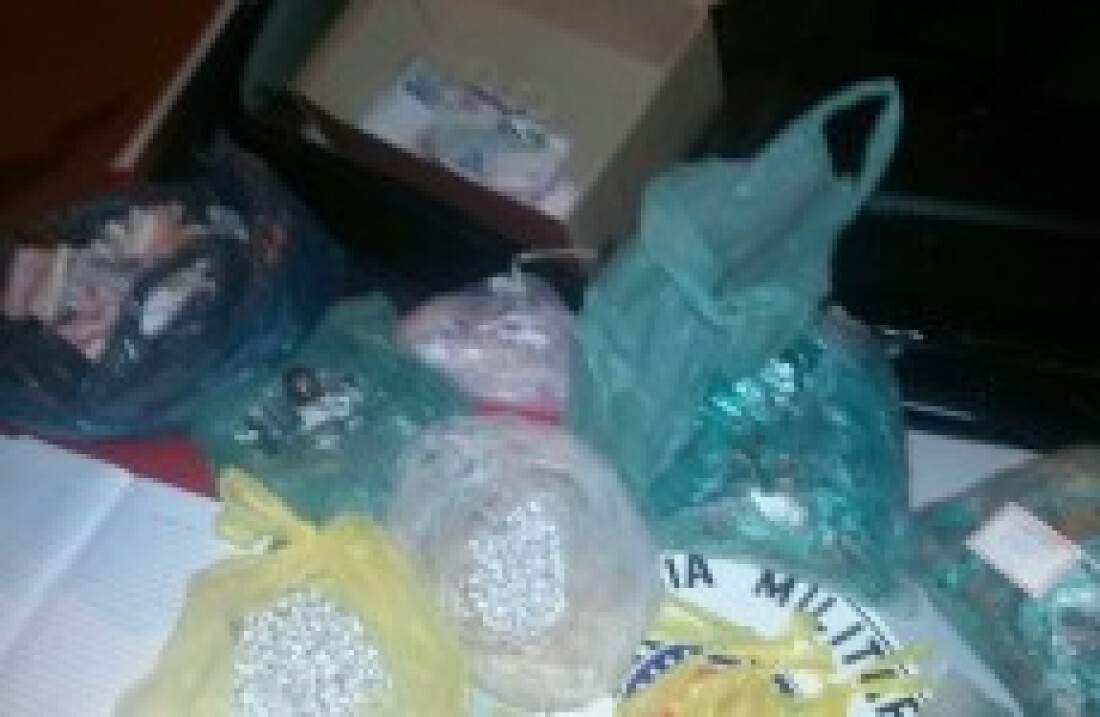 Polícia localiza drogas escondidas em buraco