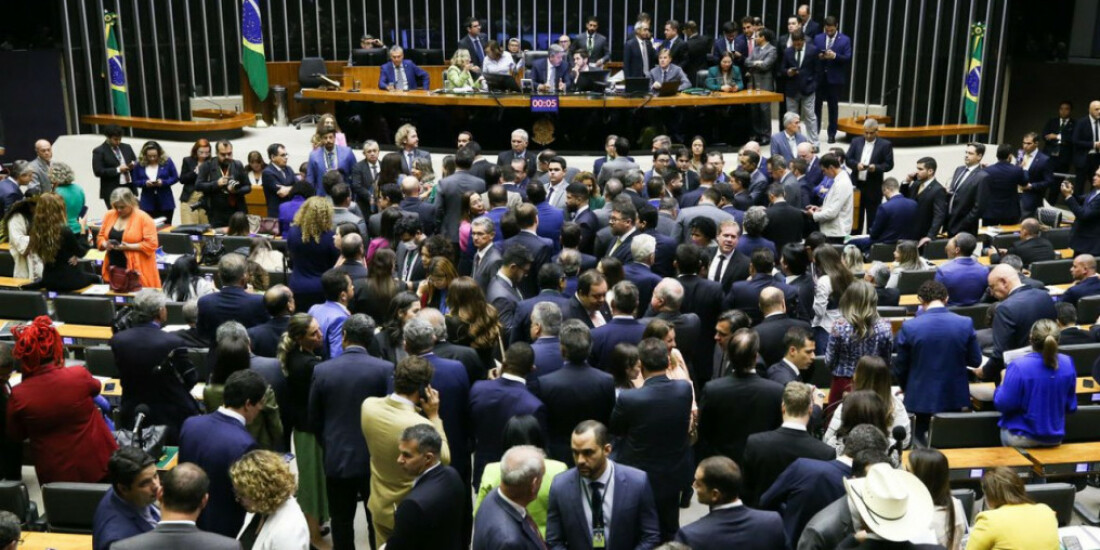 Câmara suspende trechos de decretos de Lula sobre saneamento